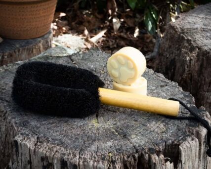 Ecomax pet brush large on timber with soap